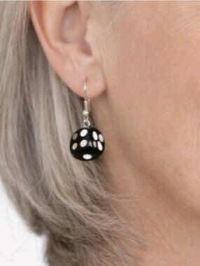 Bunco or Casino Dice Dangle Earrings - Black and White 1.25 in Drop - Game Night